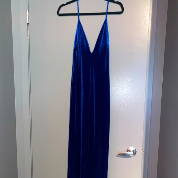 💙 ROYAL BLUE VELVET FLOOR LENGHT DRESS🤍 - Picture 6 of 6